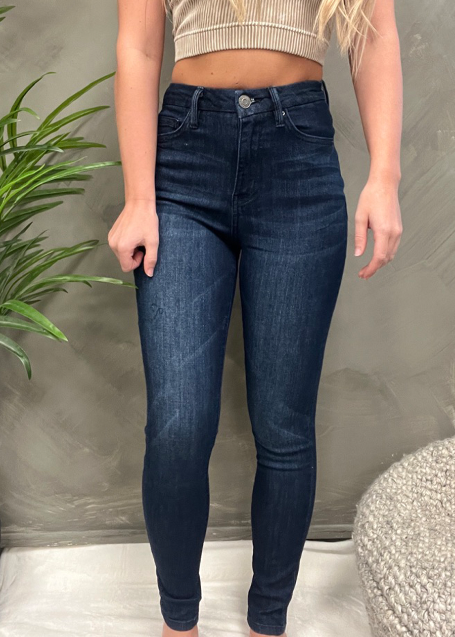 Lola Curvy Skinny Jeans