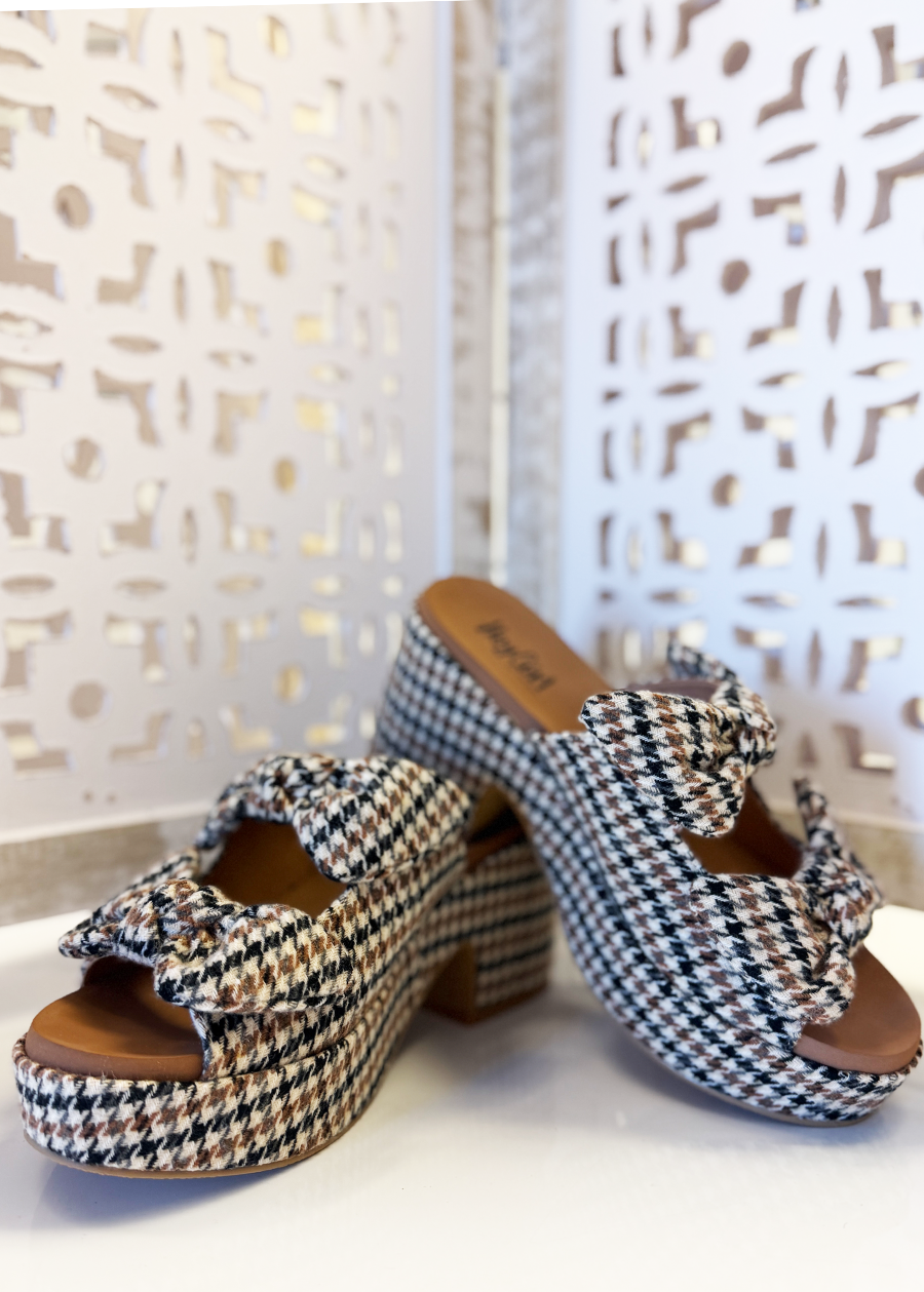 Put a Bow on It Wedge-Black Tan Houndstooth
