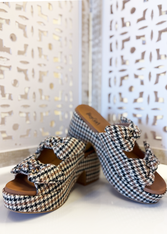 Put a Bow on It Wedge-Black Tan Houndstooth