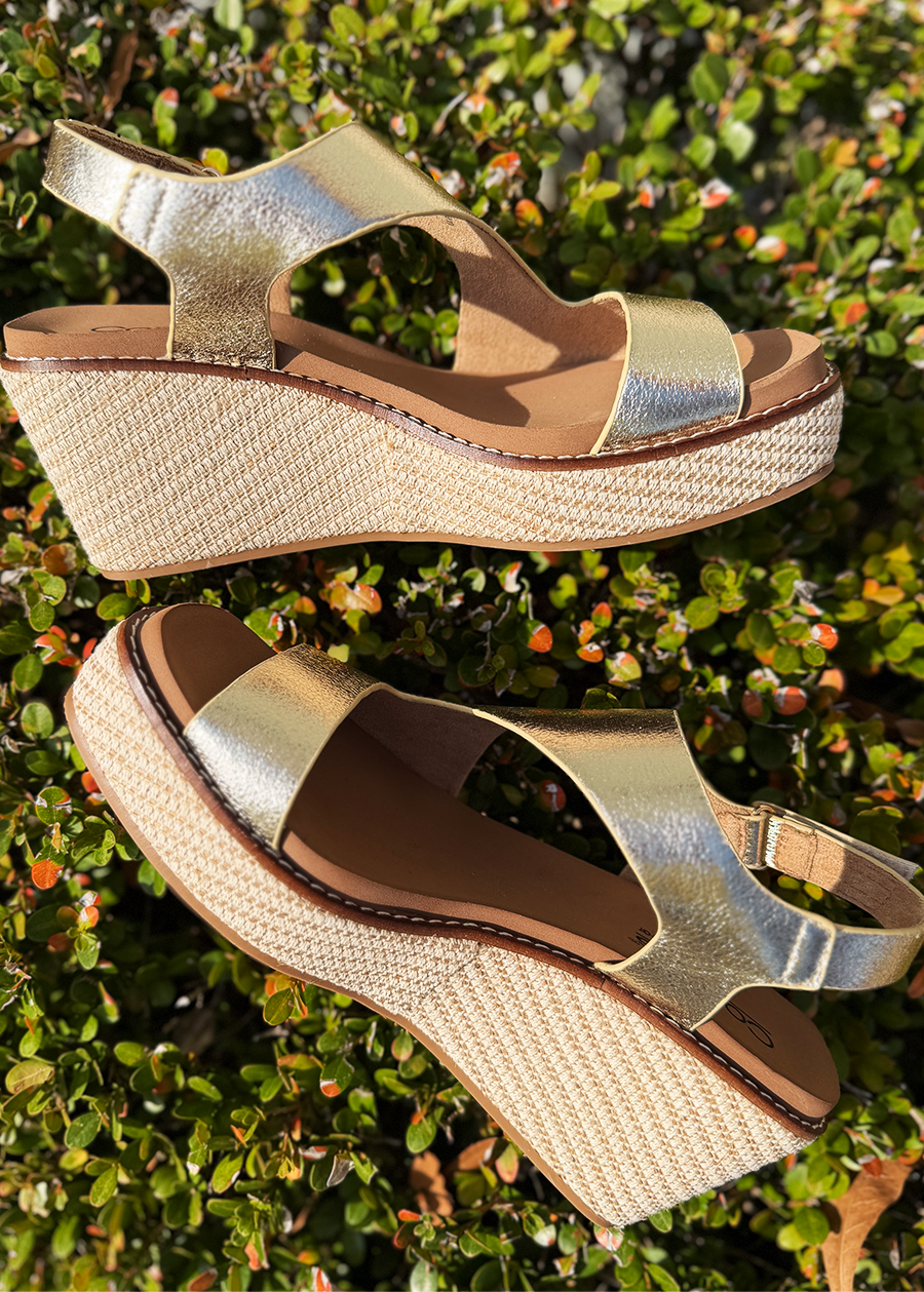 Corky Steppin Out-Gold